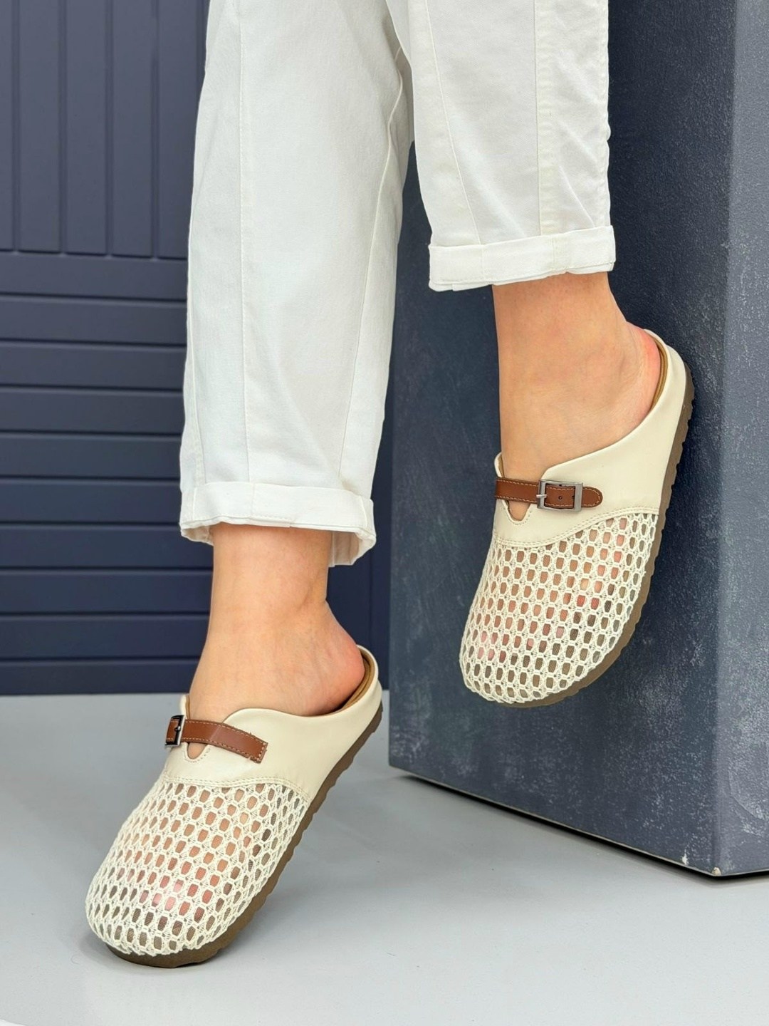 ,тапочки модные, летняя,модные шлепанцы,женские шлепанцы