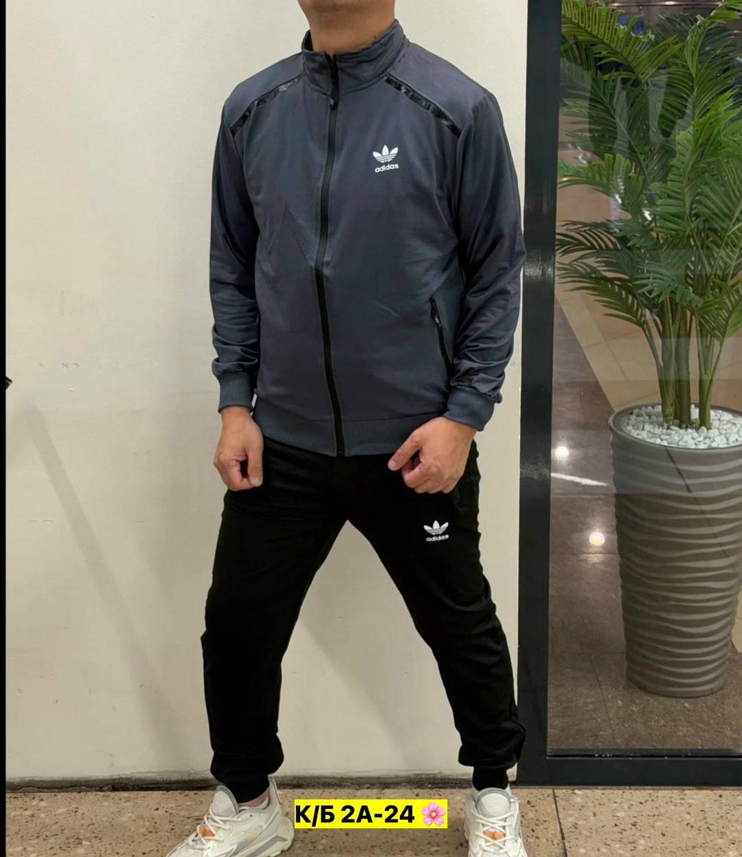 мужской спортивный костюм из эластана,костюм спортивный адидас,красный костюм адидас мужской,мужской спортивный костюм adidas черно красный,костюм адидас черно красный