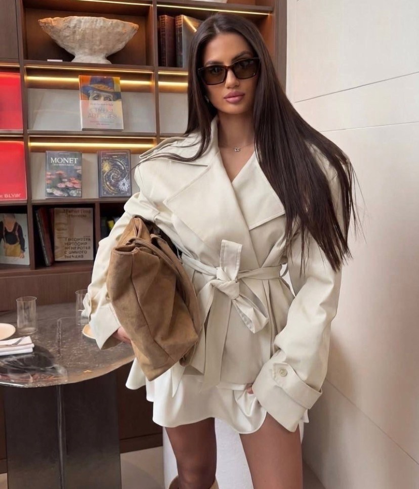 стильные наряды,тренч с поясом,короткий тренч,стили одежды кэжуал