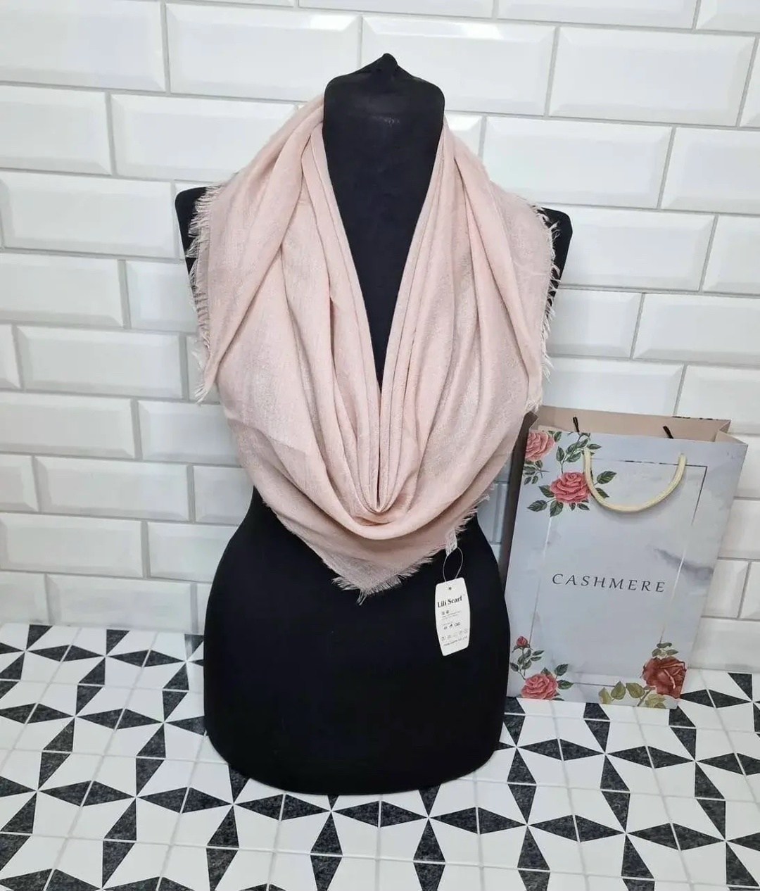 платок женский однотонный,стильные платки,платки женские,шарф платок,платки шейный платок