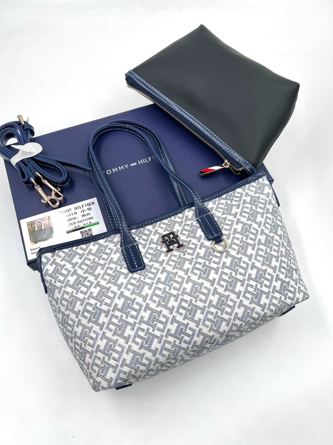 сумка tommy hilfiger,синяя сумка томми хилфигер,сумка-тоут с монограммой tommy hilfiger,сумки,женская сумка