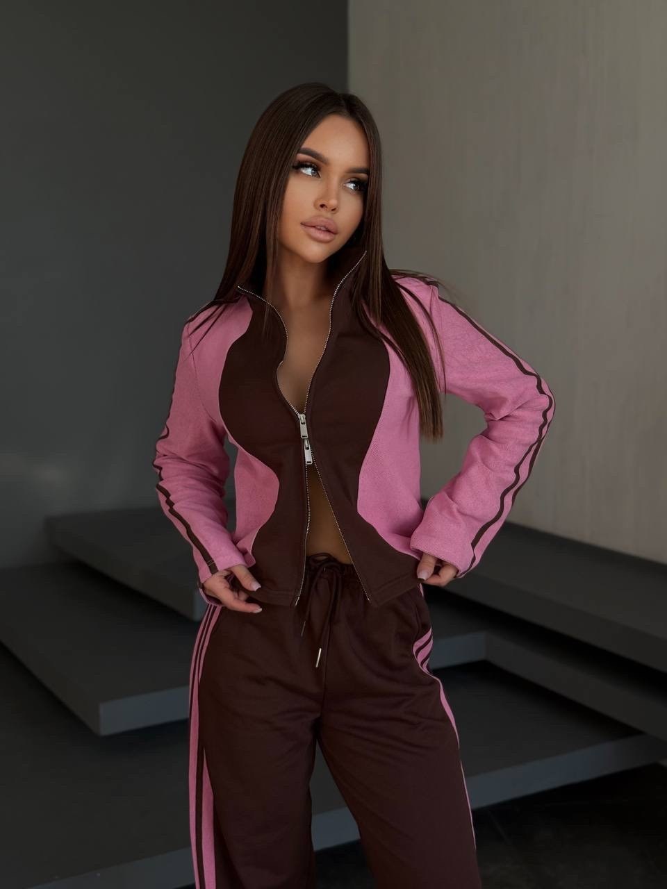 костюм с лампасами,спортивный костюм,женский спортивный костюм,стильные костюмы,спортивный костюм женский с лампасами