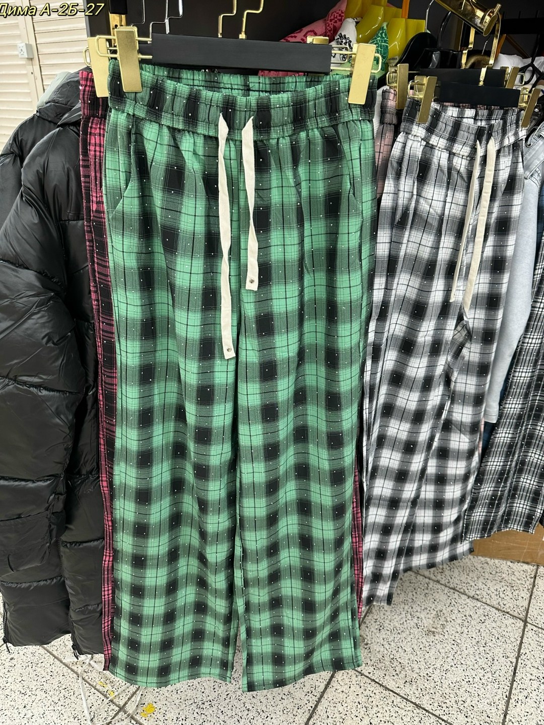 широкие брюки в клетку,женские клетчатые брюки houzhou harajuku,брюки женские клетчатые в стиле эмо,брюки женские в клетку,штаны в клетку