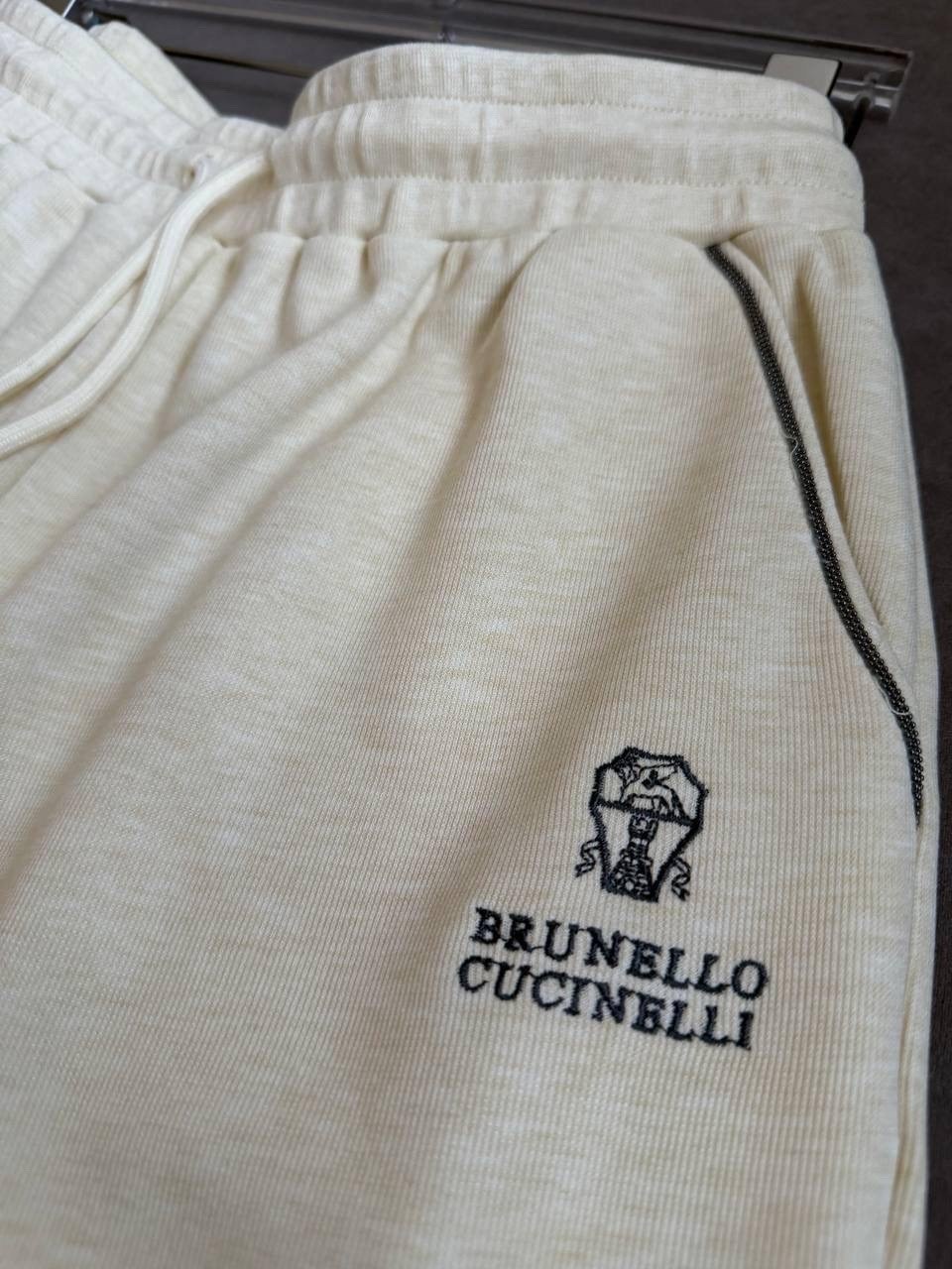 женский бежевый костюм loro piana premium,стильные костюмы,костюм бежевый,костюмы женские,костюм спортивный женский