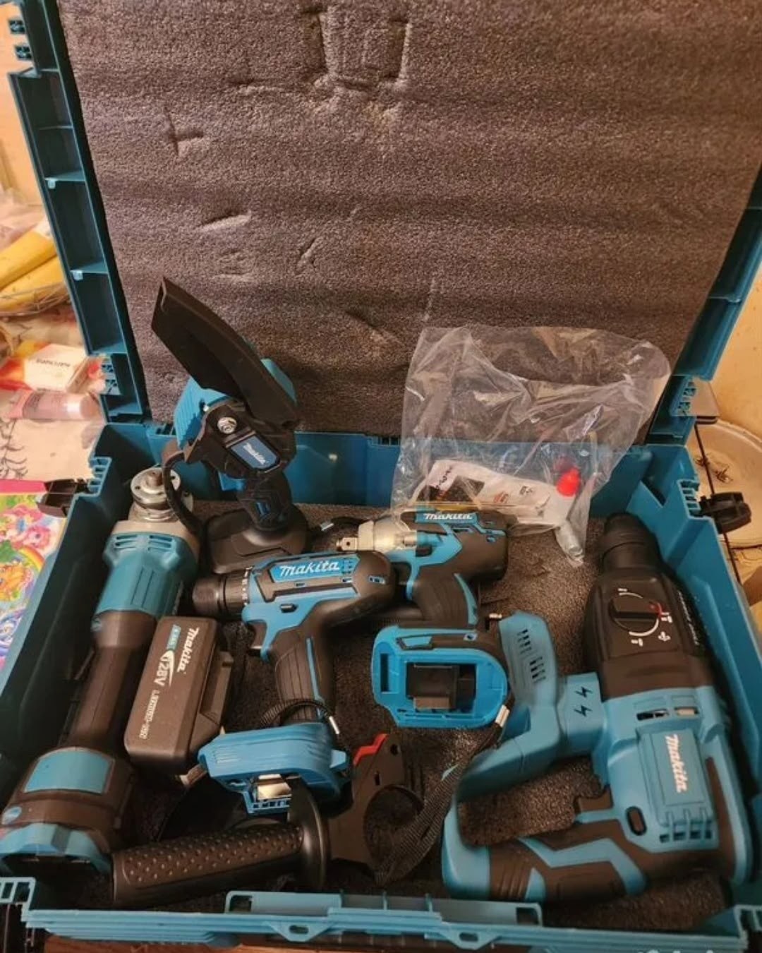 набор аккумуляторного инструмента makita 4в1,набор аккумуляторного инструмента makita 4 в 1,набор аккумуляторных инструментов макита 4 в 1,набор аккумуляторного инструмента makita,makita набор аккумул