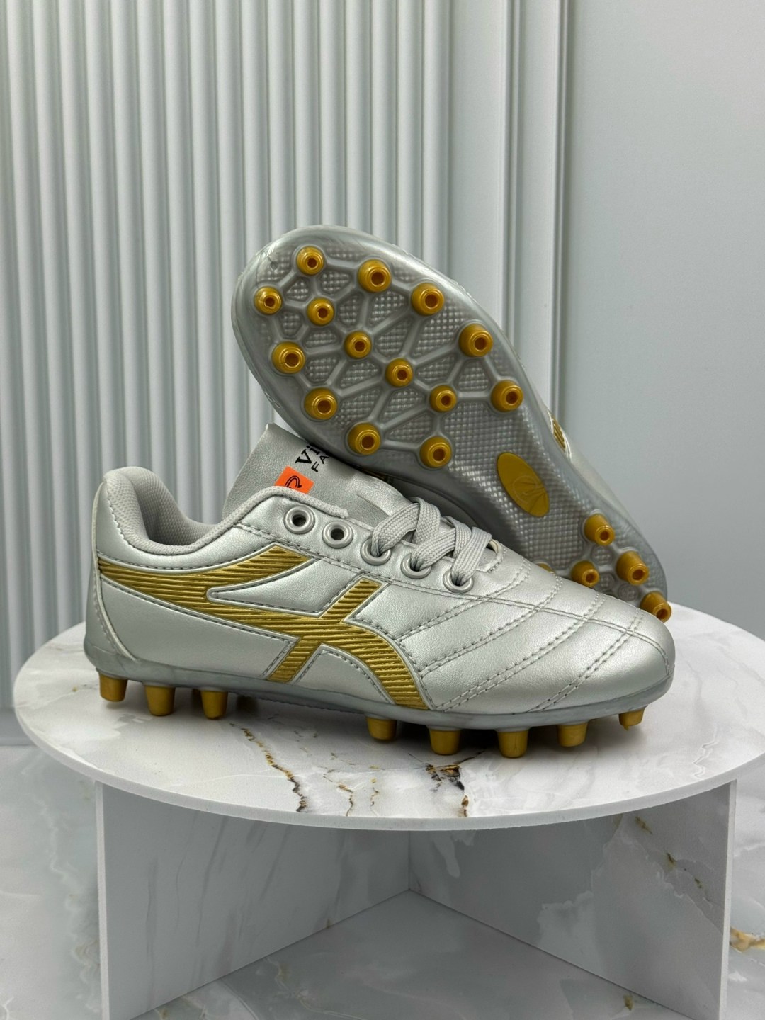 бутсы футбольные детские,футбольная бутса,футбольные бутсы с шипами,бутсы футбольные сороконожки,футбольная