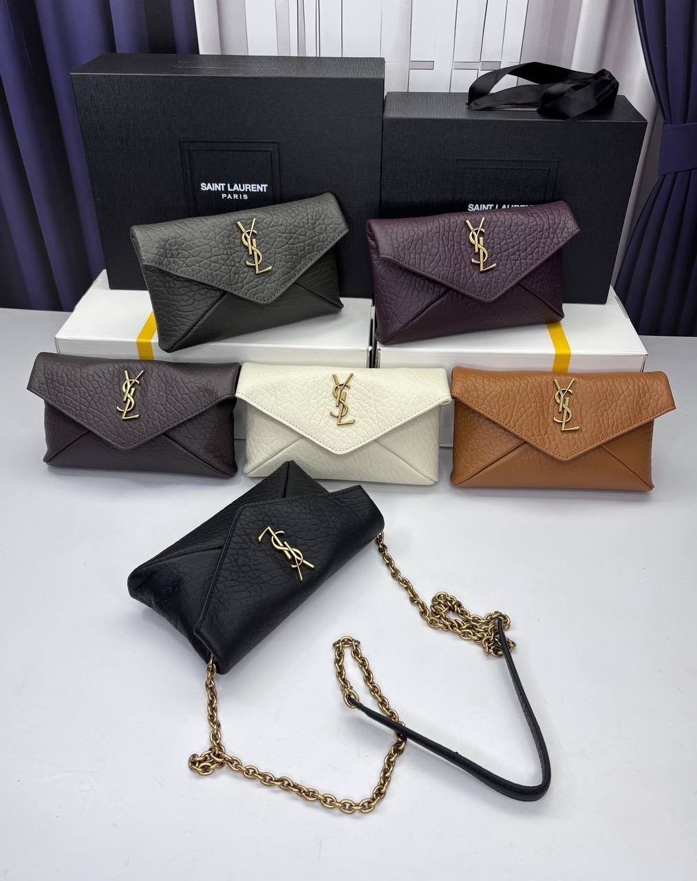 yves saint laurent сумка,cумка saint laurent,сумка на плечо saint laurent,черная женская сумка saint laurent на цепочке,женский графитовый клатч на цепочке saint laurent