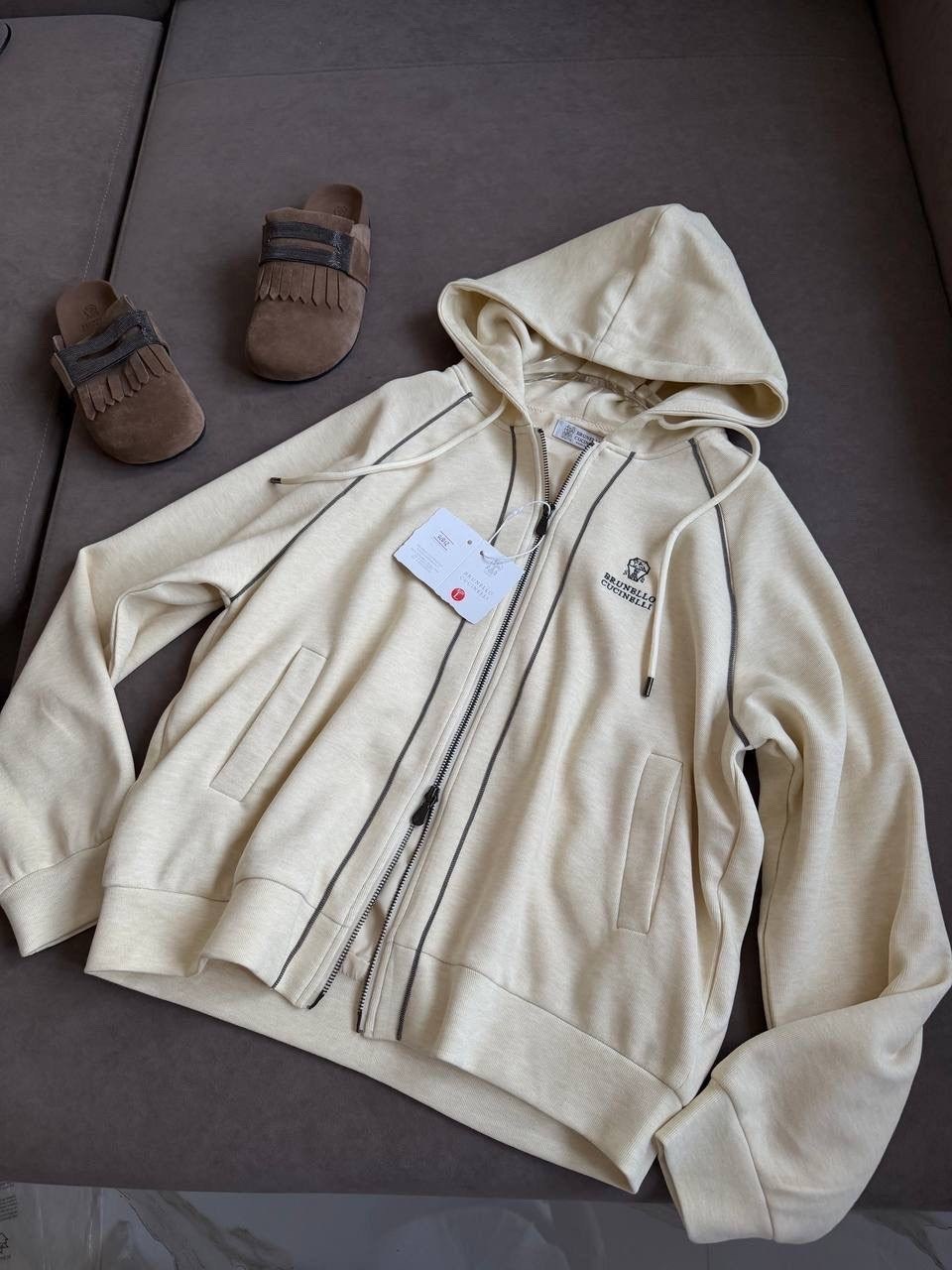 женский бежевый костюм loro piana premium,стильные костюмы,костюм бежевый,костюмы женские,костюм спортивный женский