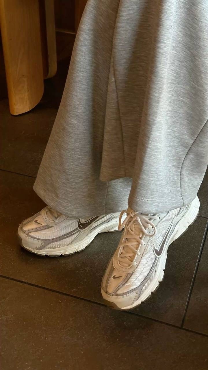 кроссовки nike initiator,женские кроссовки - initiator nike white/grey,кроссовки женские nike wmns initiator white/cerry/metallic silver,nike initiator,кроссовки nike