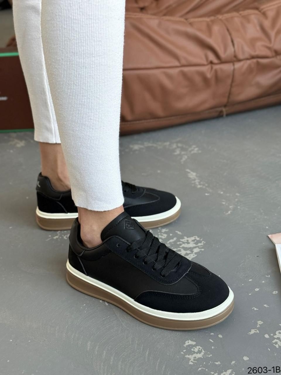 ,женские кроссовки,женские кроссовки из кожи loro piana черные,кроссовки кеды,замшевые кроссовки