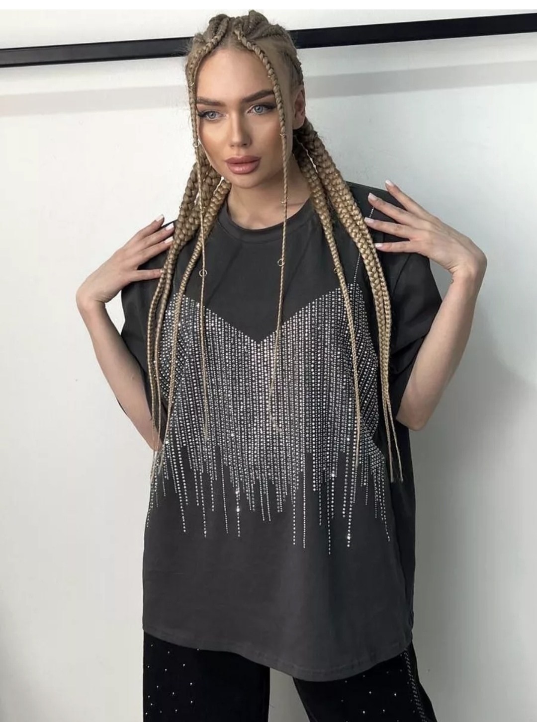 футболка женская оверсайз со стразами,футболка на стиле oversize со стразами,футболка со стразами оверсайз,футболки женская оверсайз,футболка со стразами с принтом оверсайз vv-fashion