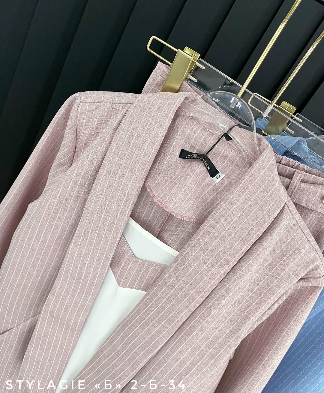 пудровый брючный костюм,стильные костюмы,женский костюм,костюм женский брючный,костюм классический