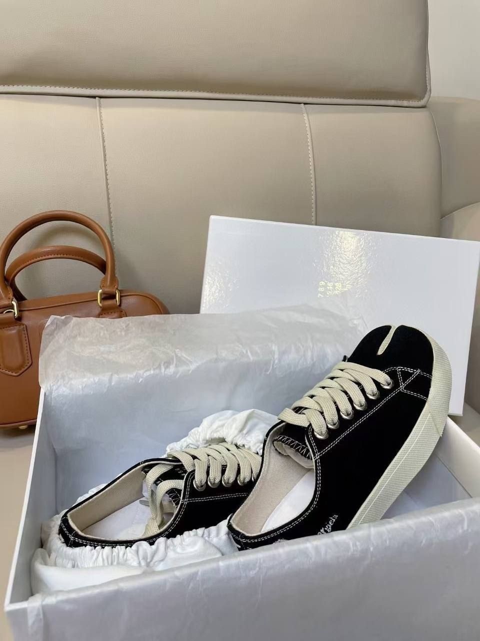 кеды-таби maison margiela,,maison margiela кеды tabi,maison margiela tabi черные низкие кроссовки,maison margiela tabi sneakers