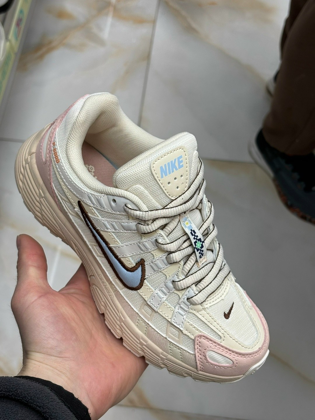 кроссовки для женщин nike initiator pink,nike кроссовки,женские беговые кроссовки nike initiator ярко-розовый,кроссовки nike v 2 k run,кроссовки беговые женские