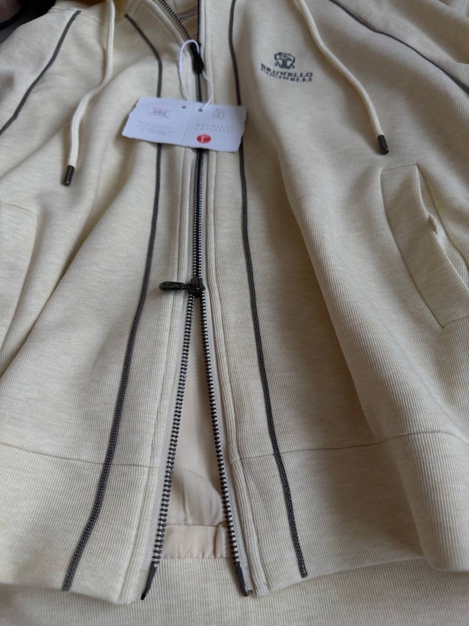 женский бежевый костюм loro piana premium,стильные костюмы,костюм бежевый,костюмы женские,костюм спортивный женский