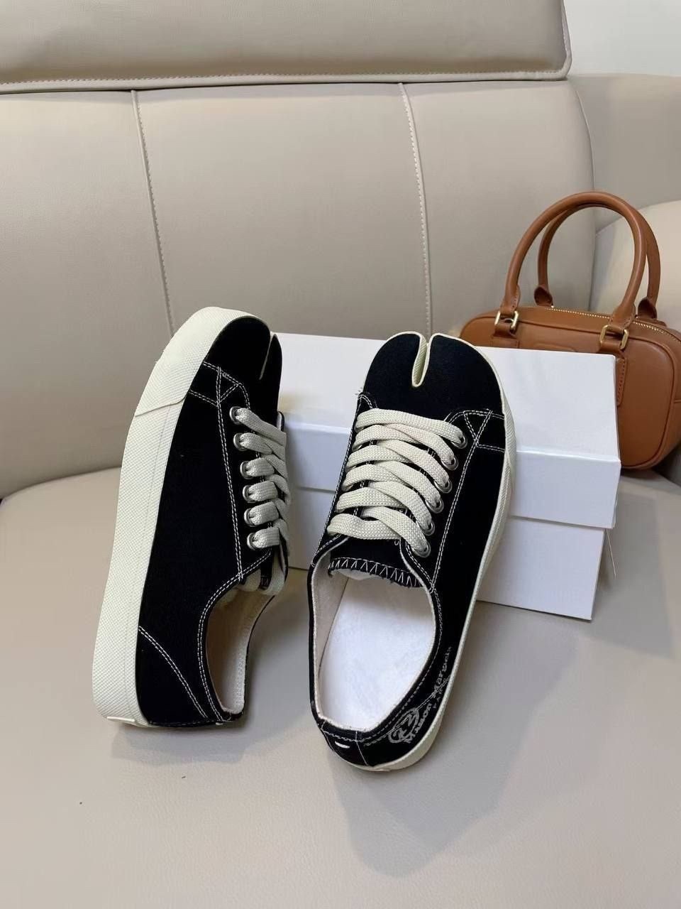 кеды-таби maison margiela,,maison margiela кеды tabi,maison margiela tabi черные низкие кроссовки,maison margiela tabi sneakers