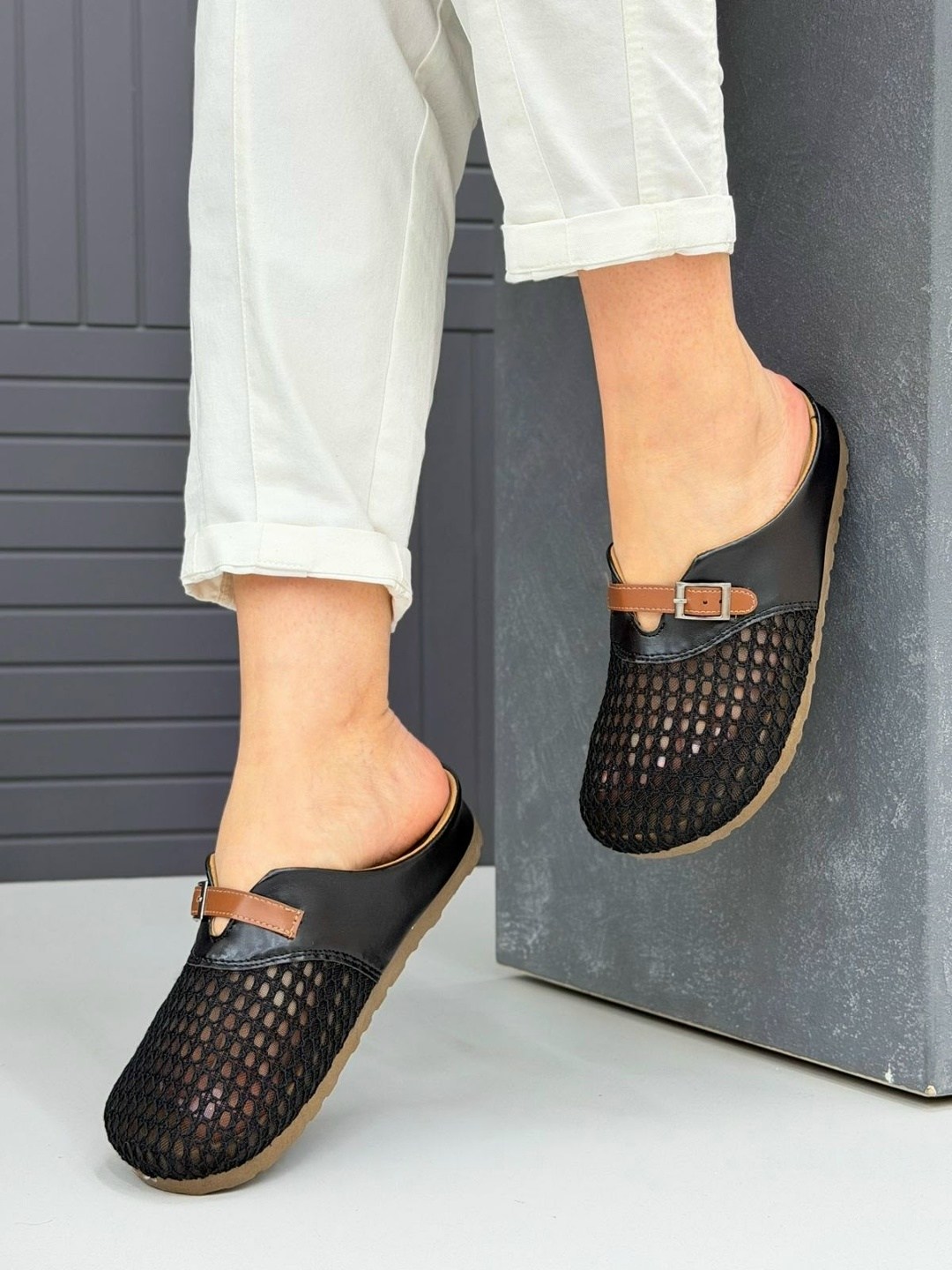 ,тапочки модные, летняя,модные шлепанцы,женские шлепанцы