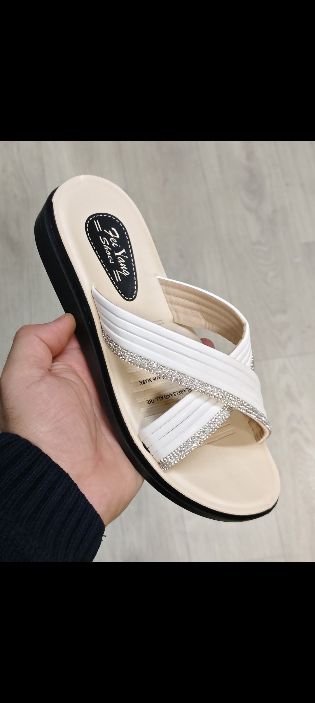 ,шлепанцы женские,шлепки женские,модные шлепанцы,белые шлепанцы