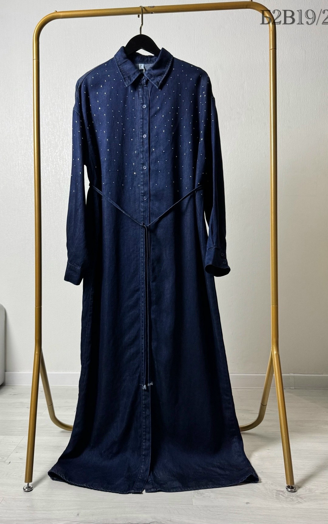 женское длинное джинсовое платье,платье джинс,джинсовое платье,женское джинсовое платье,платье рубашка джинсовое длинное офисное макси в пол aisha collection