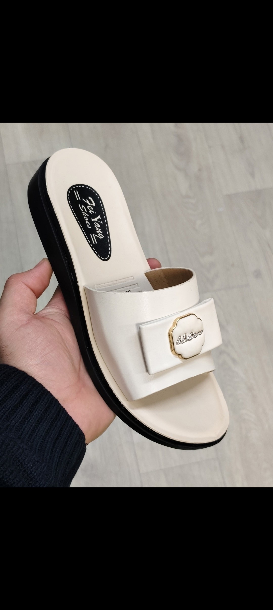 ,шлепанцы женские,шлепки женские,модные шлепанцы,белые шлепанцы