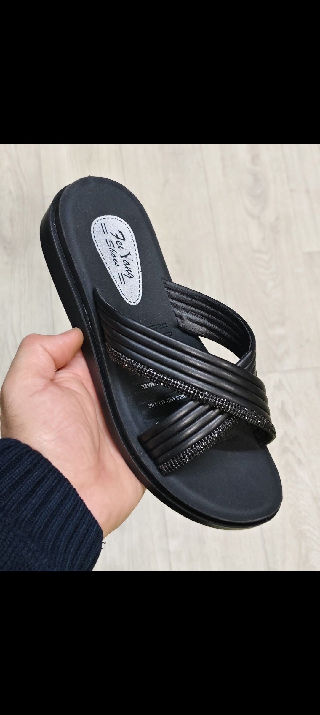 ,шлепанцы женские,шлепки женские,модные шлепанцы,белые шлепанцы