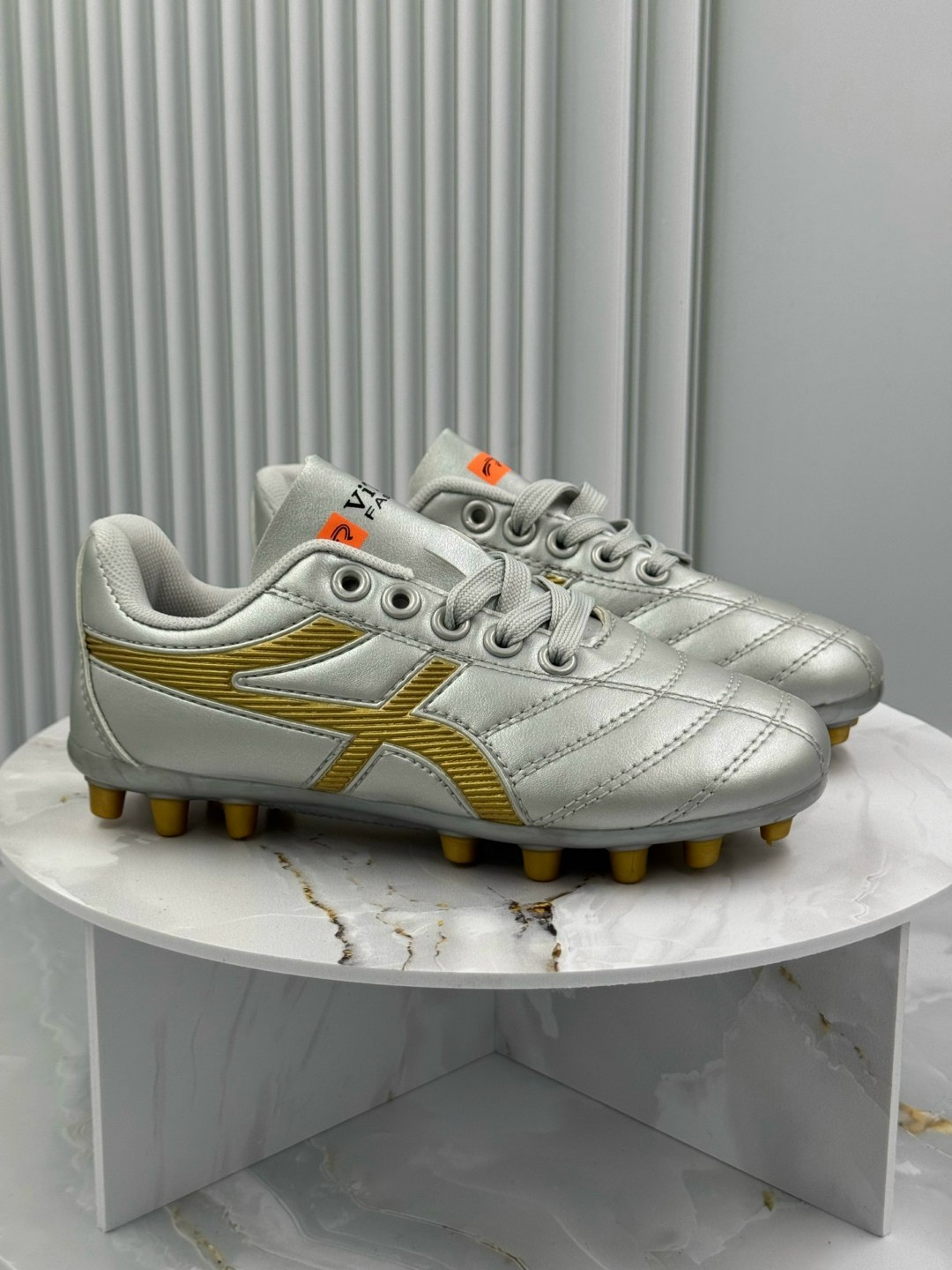 бутсы футбольные детские,футбольная бутса,футбольные бутсы с шипами,бутсы футбольные сороконожки,футбольная