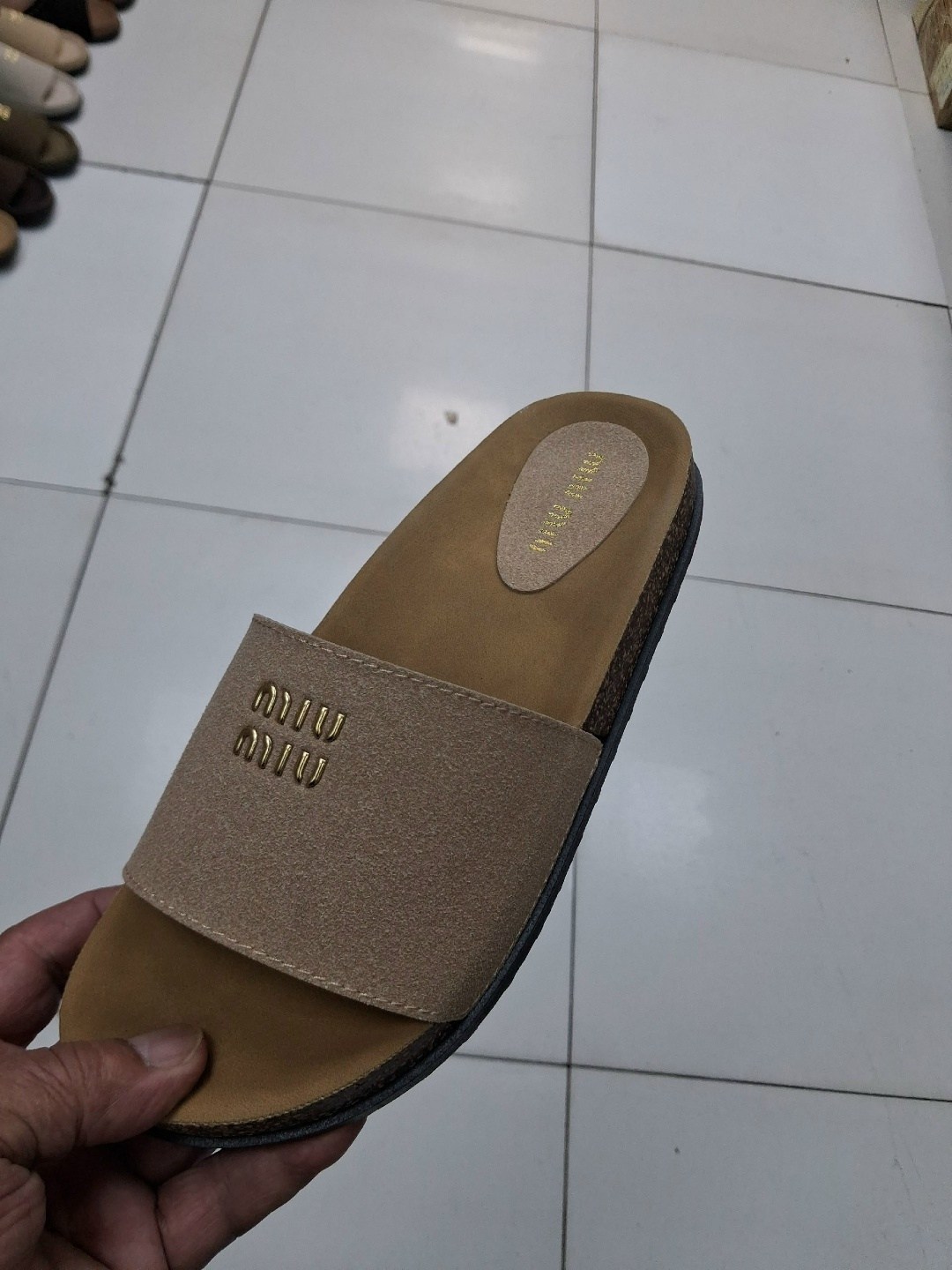 ,женские шлепанцы,шлепки женские,тапочки модные,женские тапки