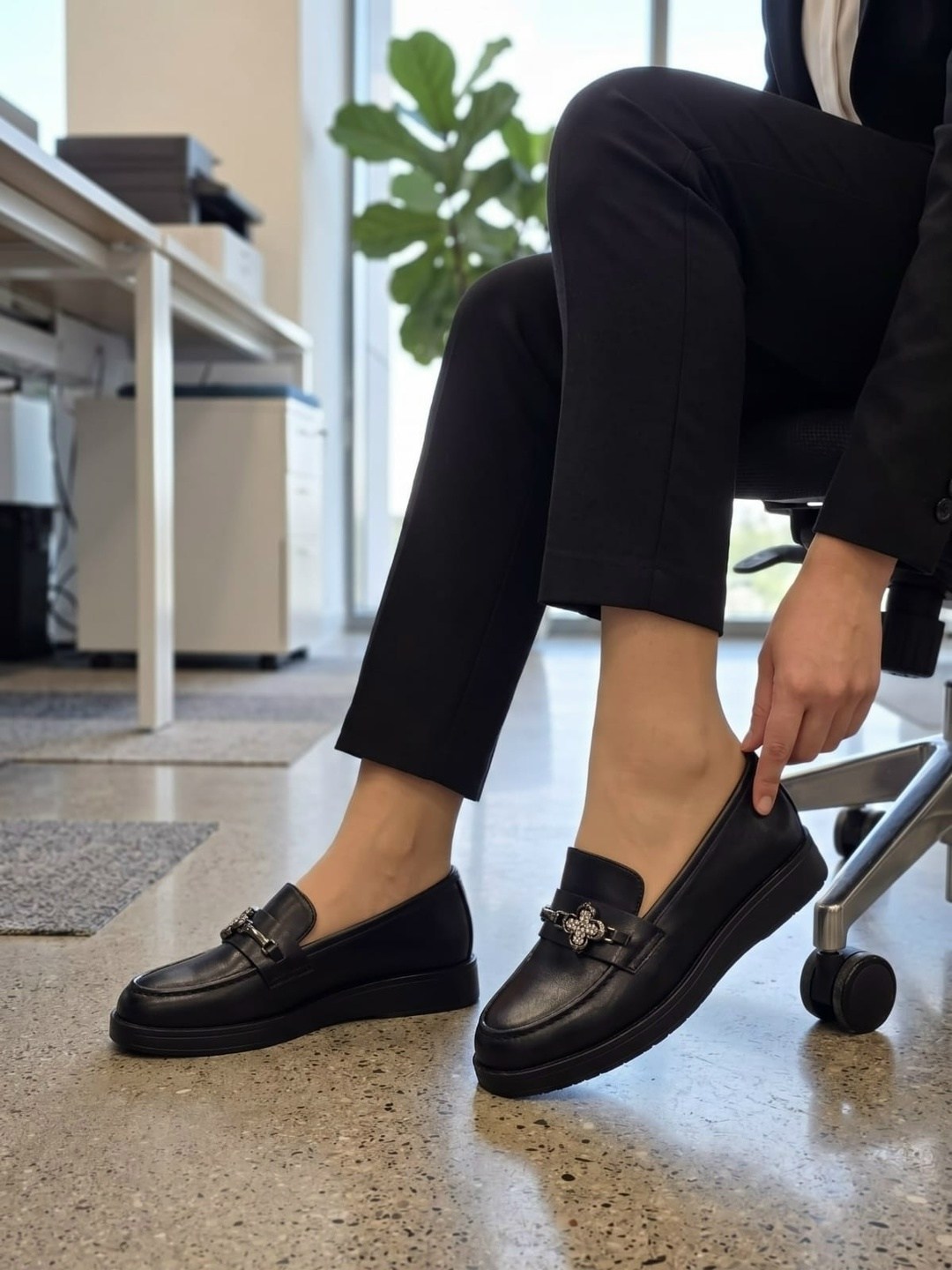 лоферы женские,,лоферы,черные лоферы женские,лакированные лоферы на массивной подошве