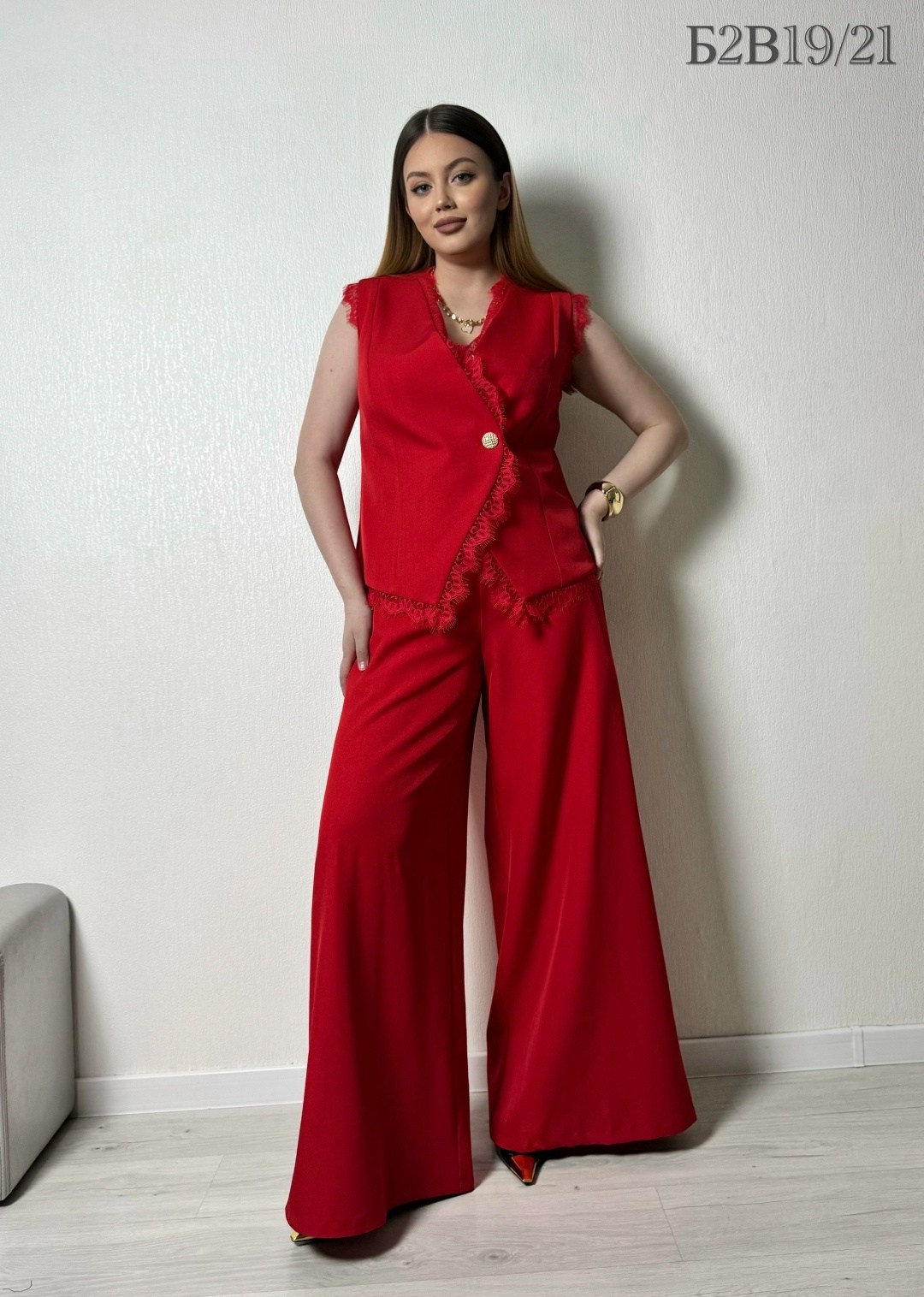 костюм брючный 1082 красный atelero,брючный костюм,красный костюм из текстиля с жилетом и брюками,брючный комплект atelero 1081 красный,брючный костюм с жилетом красный