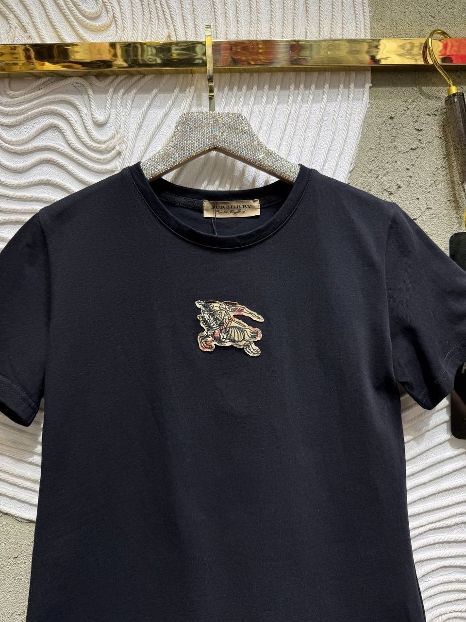 брюки для женщин,футболки женская,зауженные брюки,модные наряды,прямые брюки