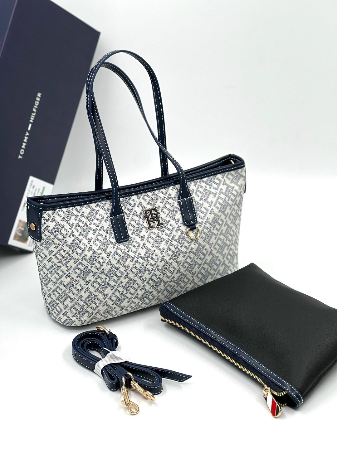 сумка tommy hilfiger,синяя сумка томми хилфигер,сумка-тоут с монограммой tommy hilfiger,сумки,женская сумка