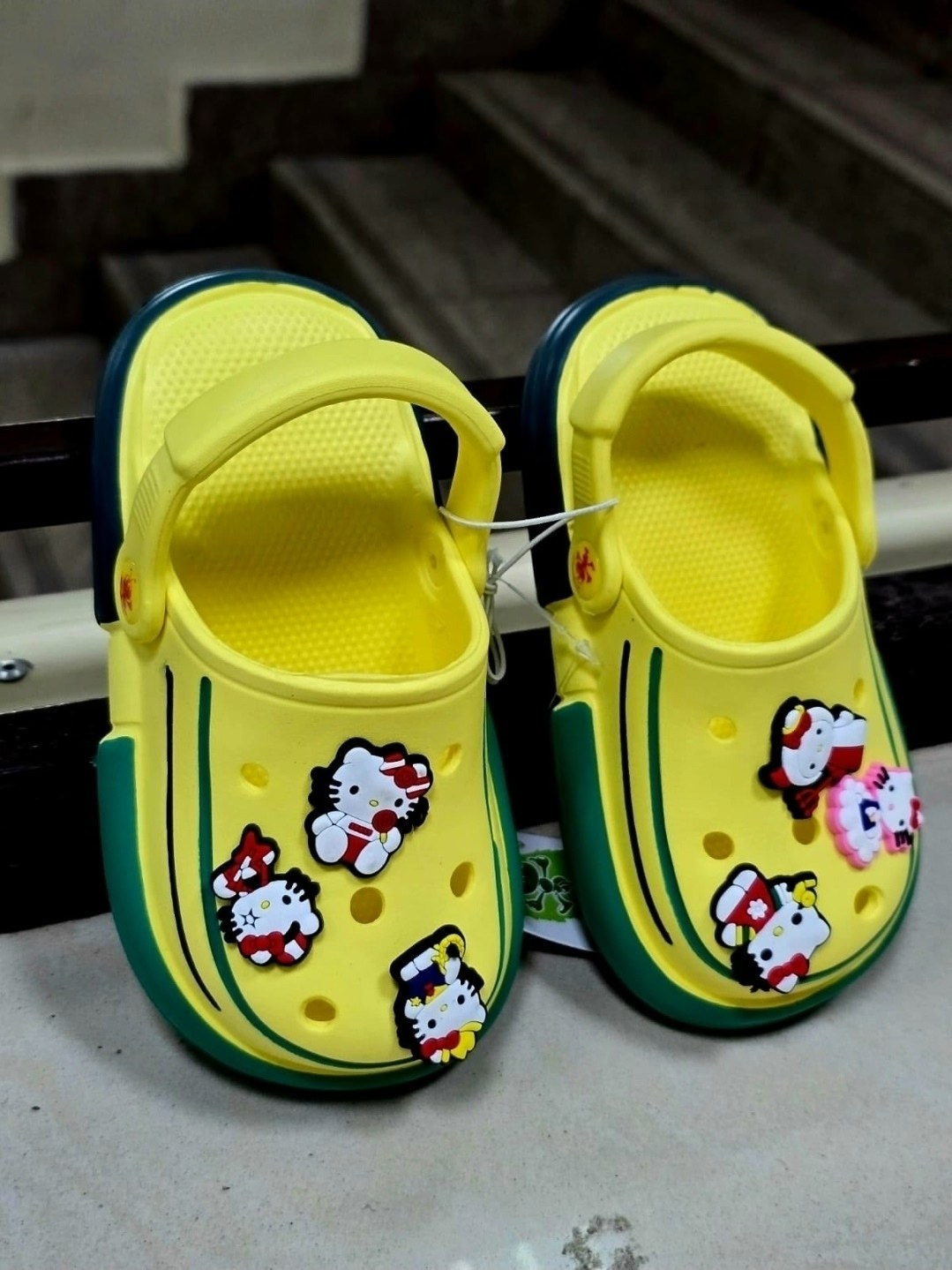 кроксы с хелло китти,кроксы детские,,кроксы с мультяшками,детские сандалии