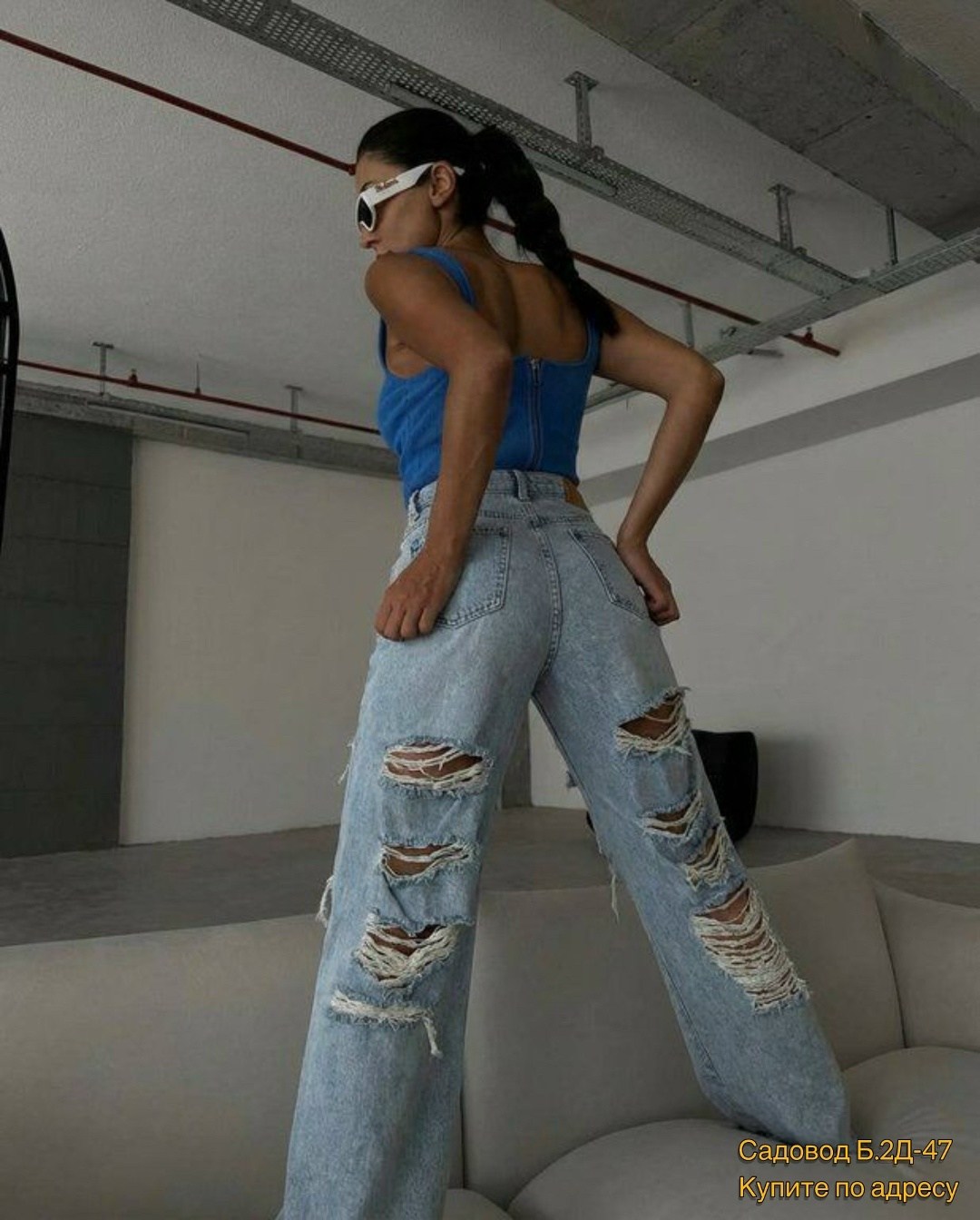 женские джинсы трубы,женские джинсы рванки,джинсы клеш рванные сзади,джинсы с разрезам высокой посадкой,женские брюки джинсы лосины