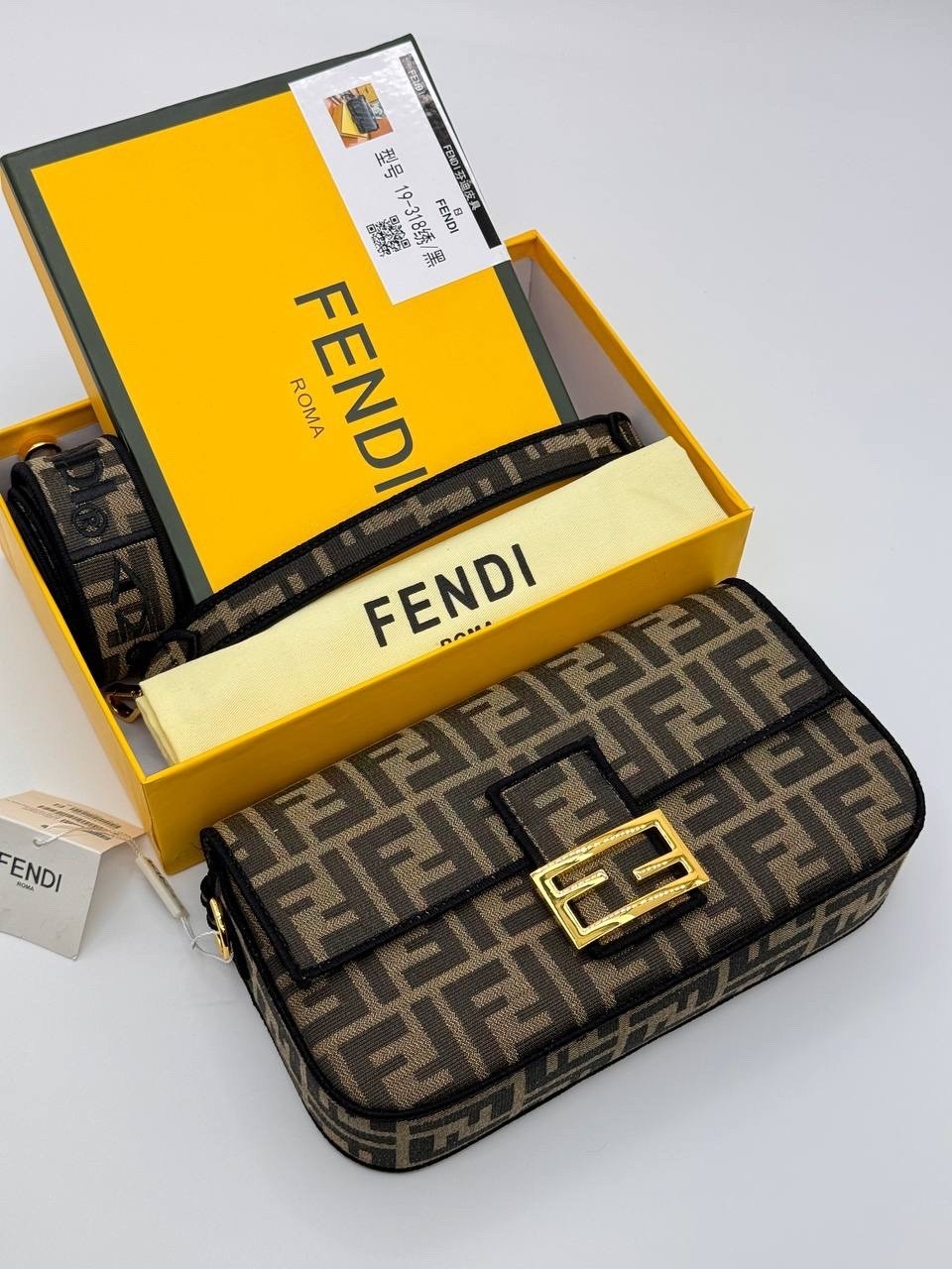 fendi сумка,женская сумка fendi,сумка fendi baguette,сумка фенди,fendi сумка на плечо