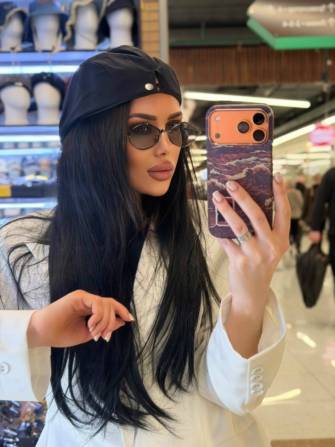 девушка,модная шапка,стильная одежда,кепка женская,кепка