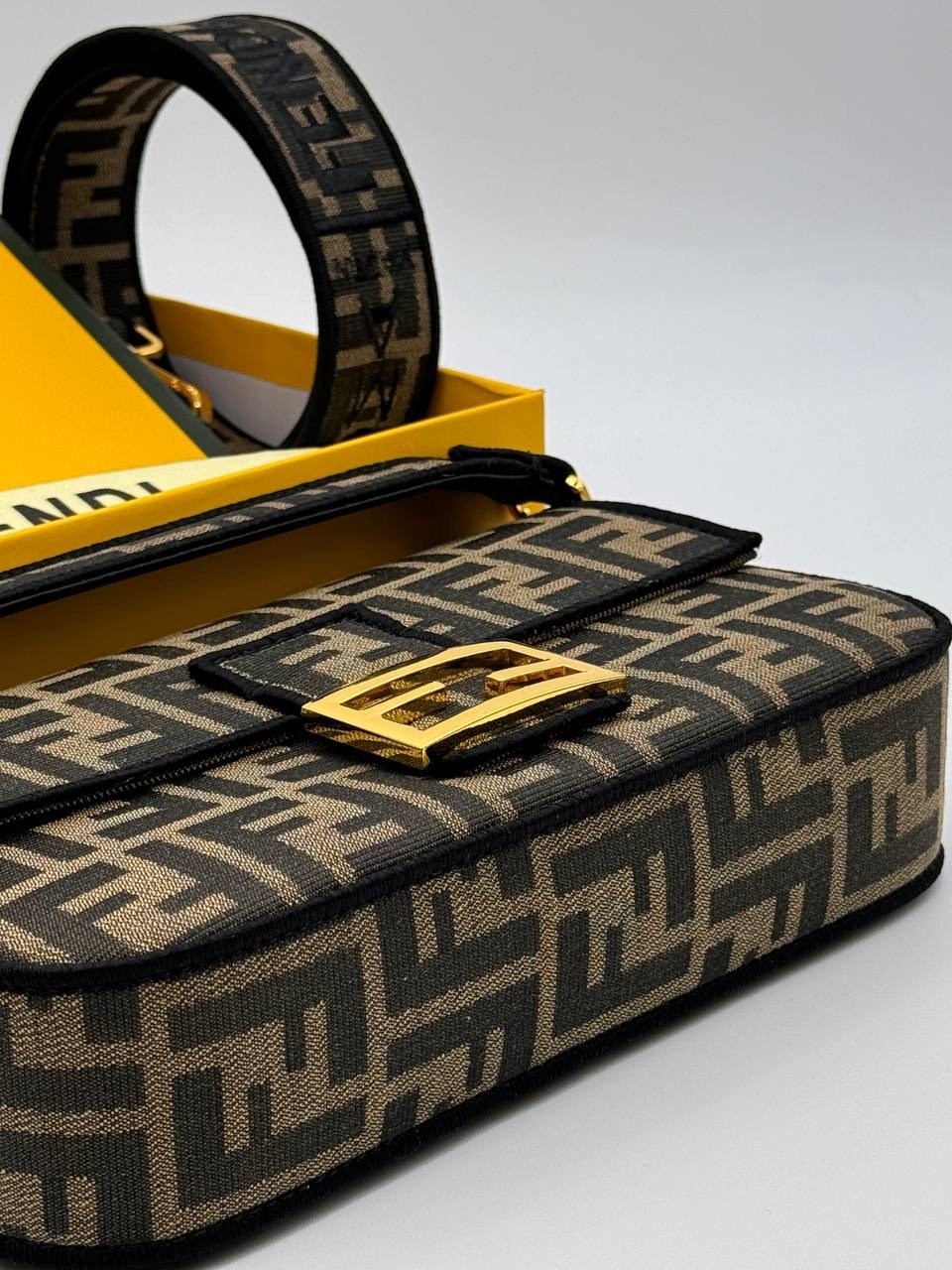 fendi сумка,женская сумка fendi,сумка fendi baguette,сумка фенди,fendi сумка на плечо