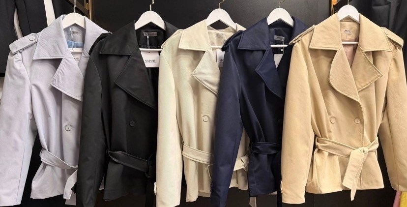 стильные наряды,тренч с поясом,короткий тренч,стили одежды кэжуал