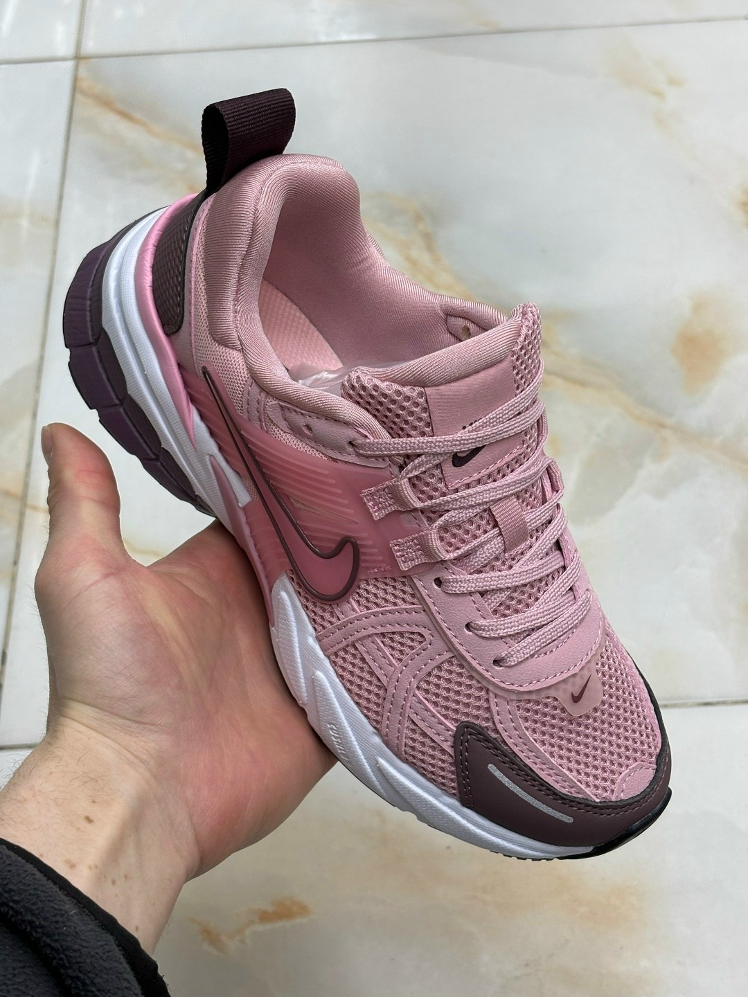 кроссовки для женщин nike initiator pink,nike кроссовки,женские беговые кроссовки nike initiator ярко-розовый,кроссовки nike v 2 k run,кроссовки беговые женские