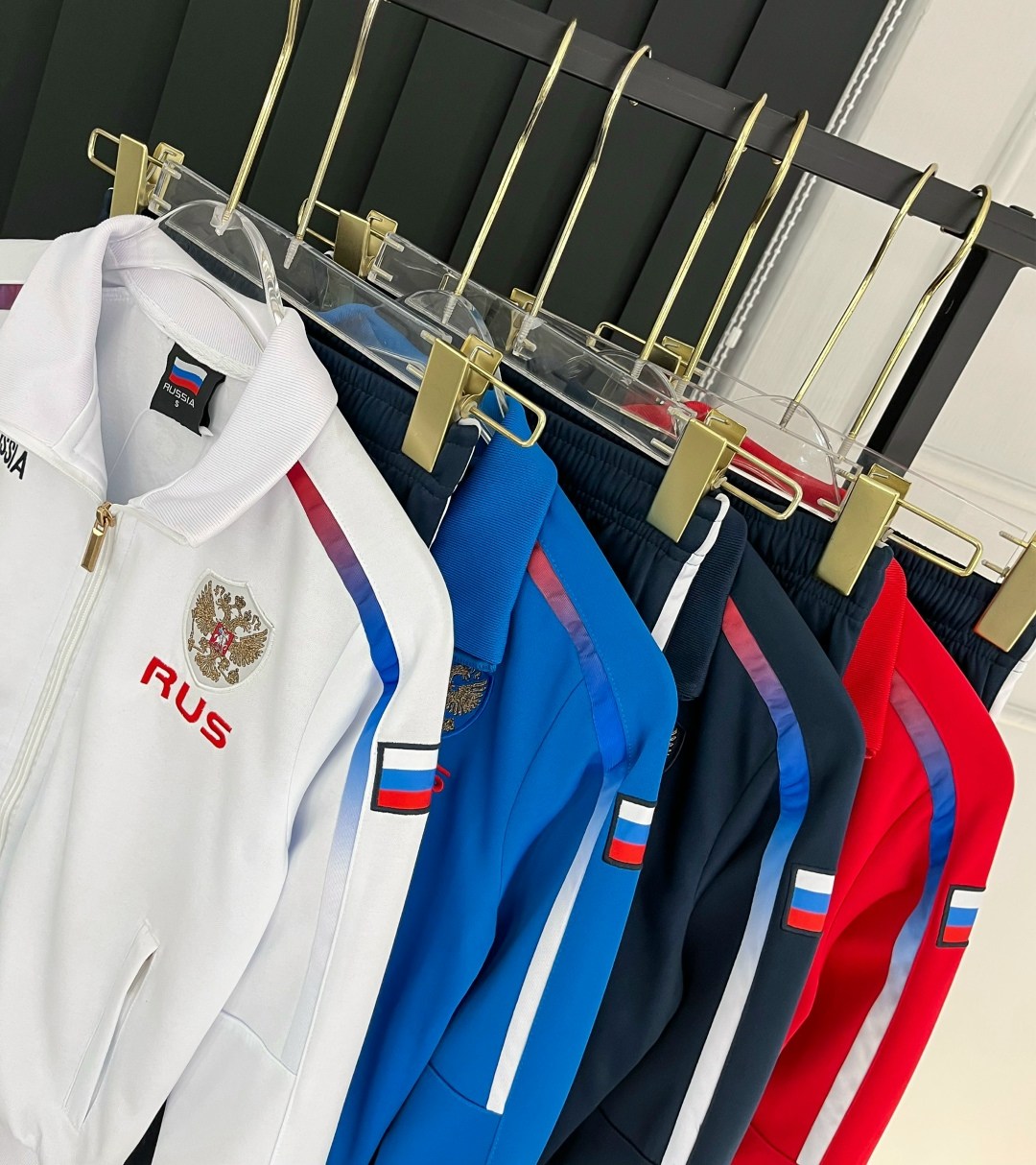спортивный костюм russia,мужской спортивный костюм russia,спортивный костюм forward russia,белый парадный костюм форвард,спортивный костюм russia цвет белый