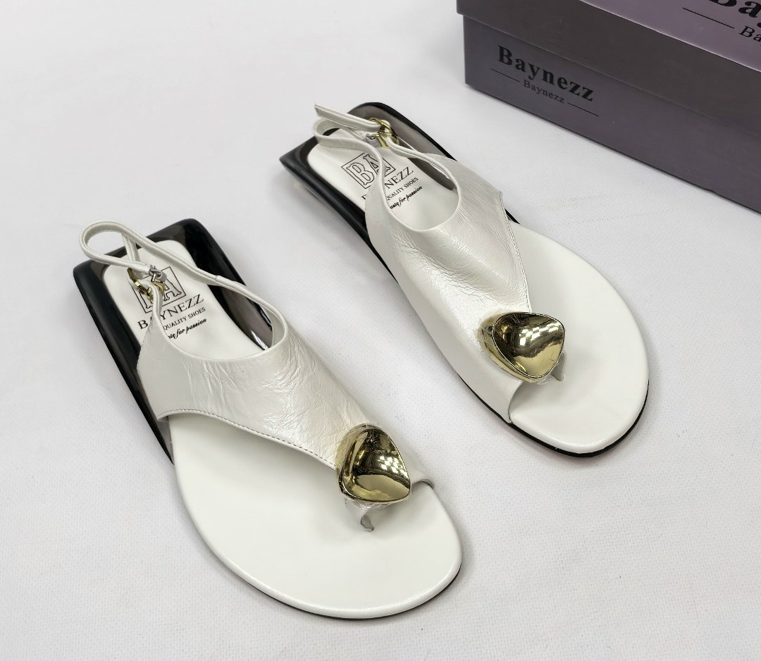 женские шлепанцы,шлепанцы valentino женские,,белые шлепанцы,женские босоножки