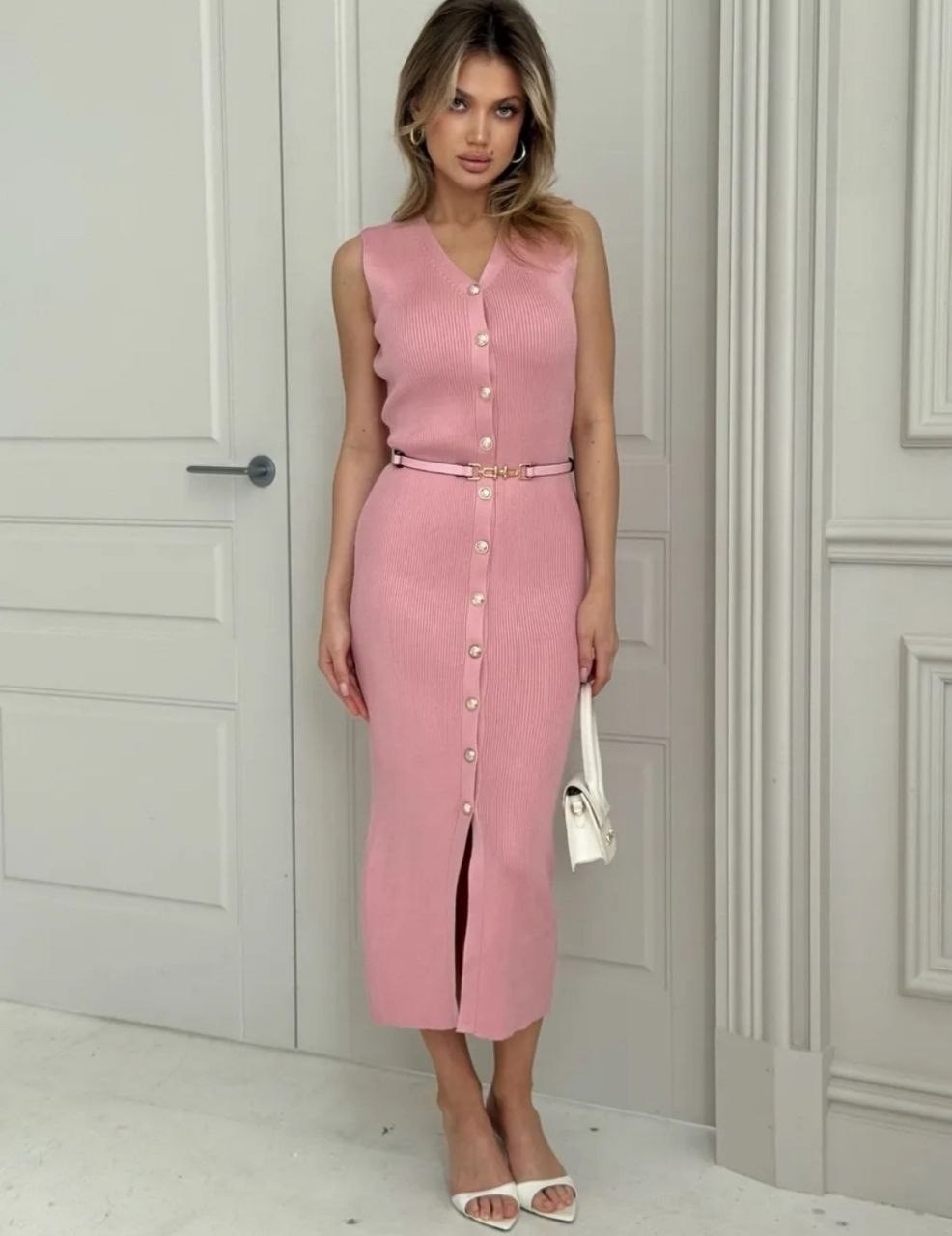 платье жилет трикотажное с ремешком emberens,платье трикотажное,коричневое платье,трикотажное миди платье,платье трикотажное с ремешком