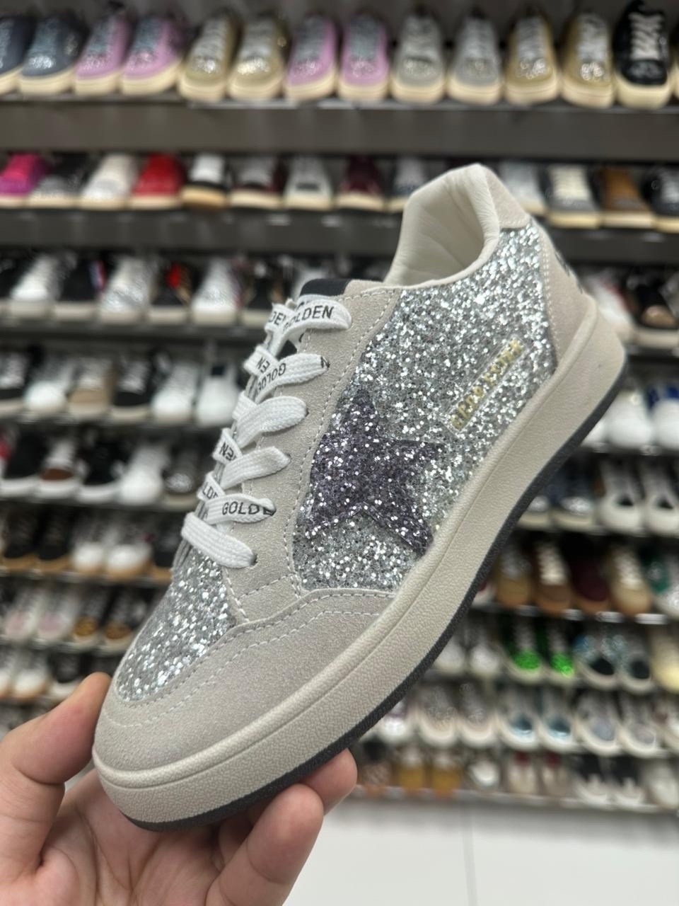 ,кроссовки golden goose с пайетками на платформе,кеды со звездами,кеды golden goose,кроссовки со звездами