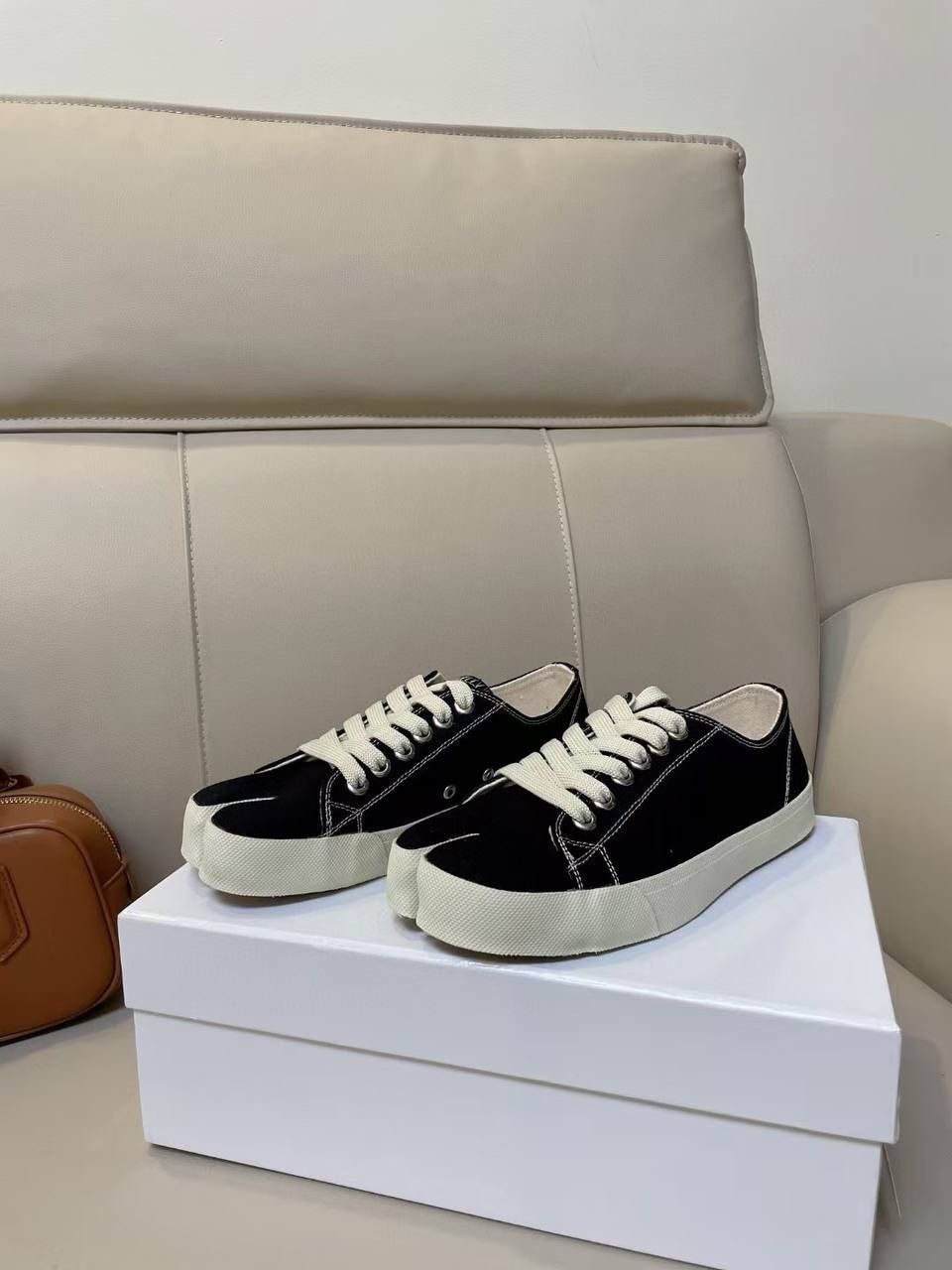 кеды-таби maison margiela,,maison margiela кеды tabi,maison margiela tabi черные низкие кроссовки,maison margiela tabi sneakers