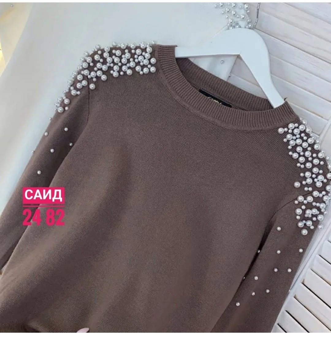 кофта с бусинками,кофта женская,женская кофта коричневая,украшение свитера бусинами,кофта женская трикотажная с бусинами