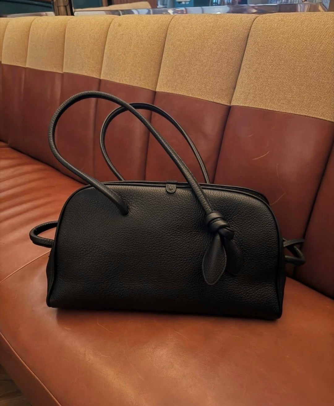 кожаная куртка,кожаная куртка оверсайз,vintage 90s bella hadid style oversized leather bomber jacket,оверсайз куртка,куртка кожаная женская