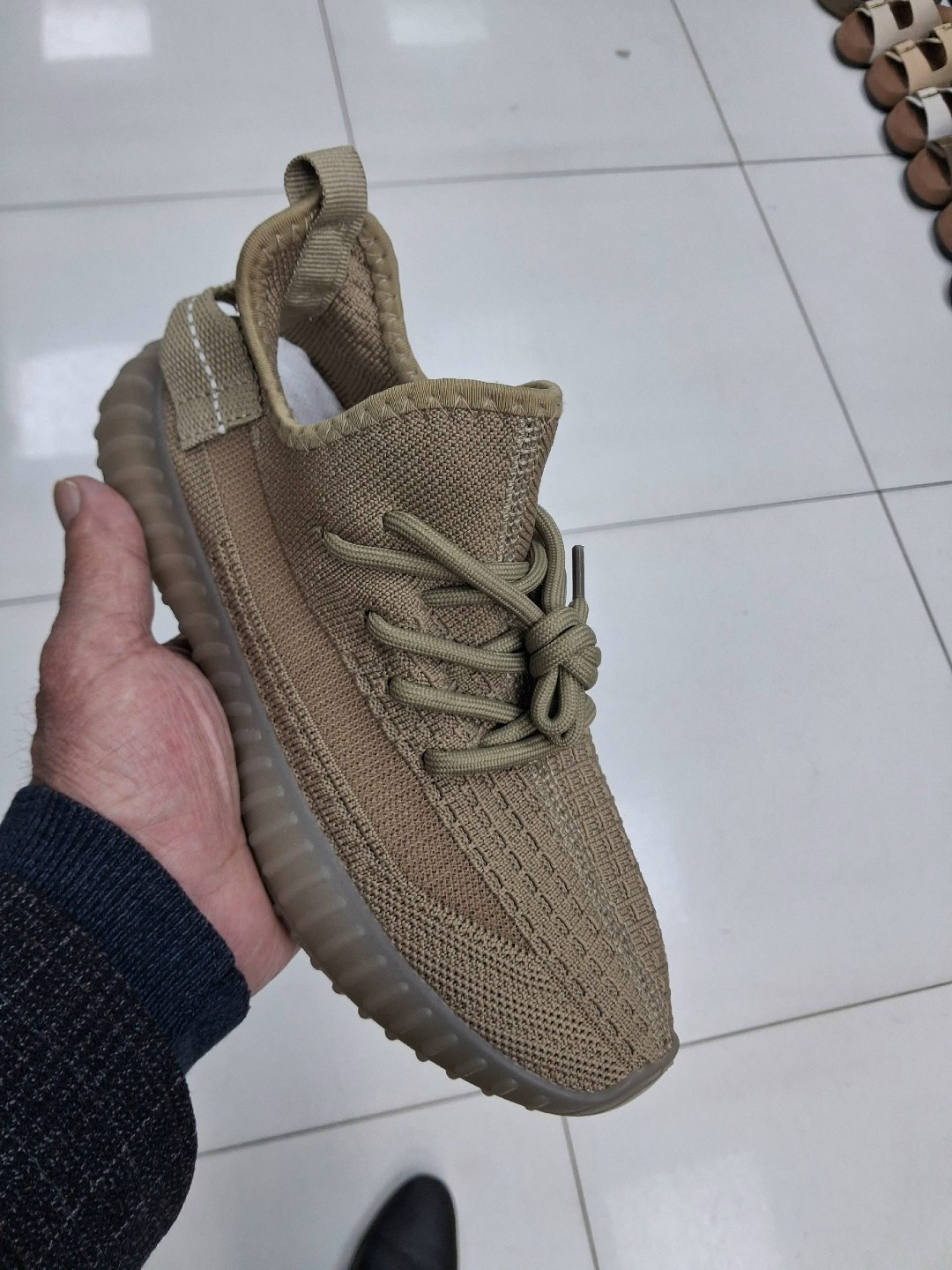 кроссовки изики,кроссовки,изи кроссовки,мужской кроссовки,спортивная