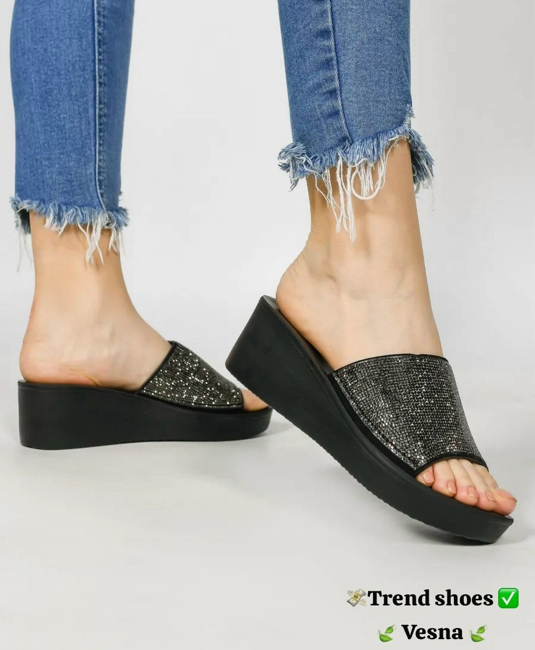 ,женские шлепанцы,шлепки на танкетке,босоножки шлепанцы,модные шлепанцы