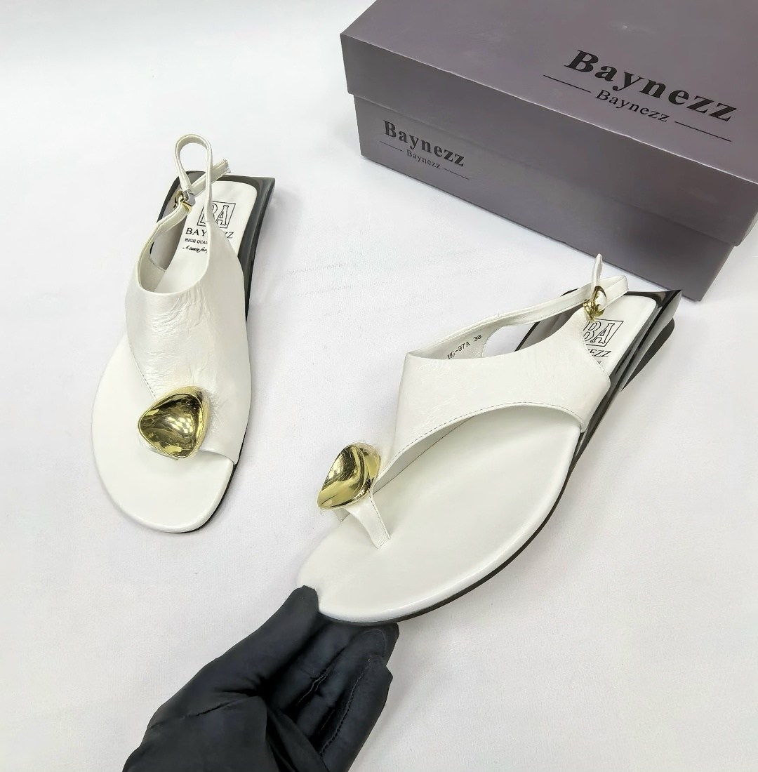 женские шлепанцы,шлепанцы valentino женские,,белые шлепанцы,женские босоножки