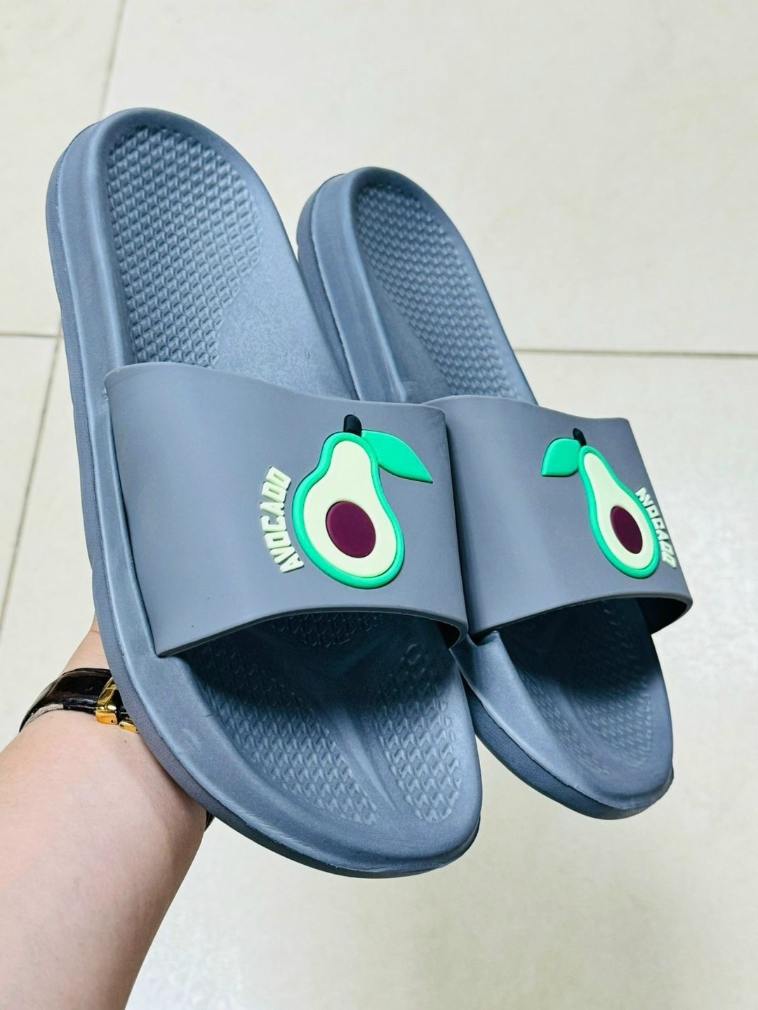 ,женские шлепанцы,шлепки женские,тапочки модные,сланцы