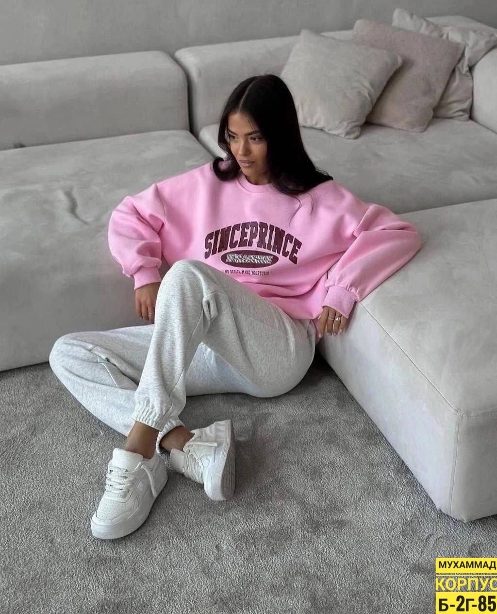 женская кофта,свитшот на флисе с круглым вырезом и принтом розовый,мягкий женский свитшот,розовый свитшот,свитшот оверсайз розовый с принтом old money assertive